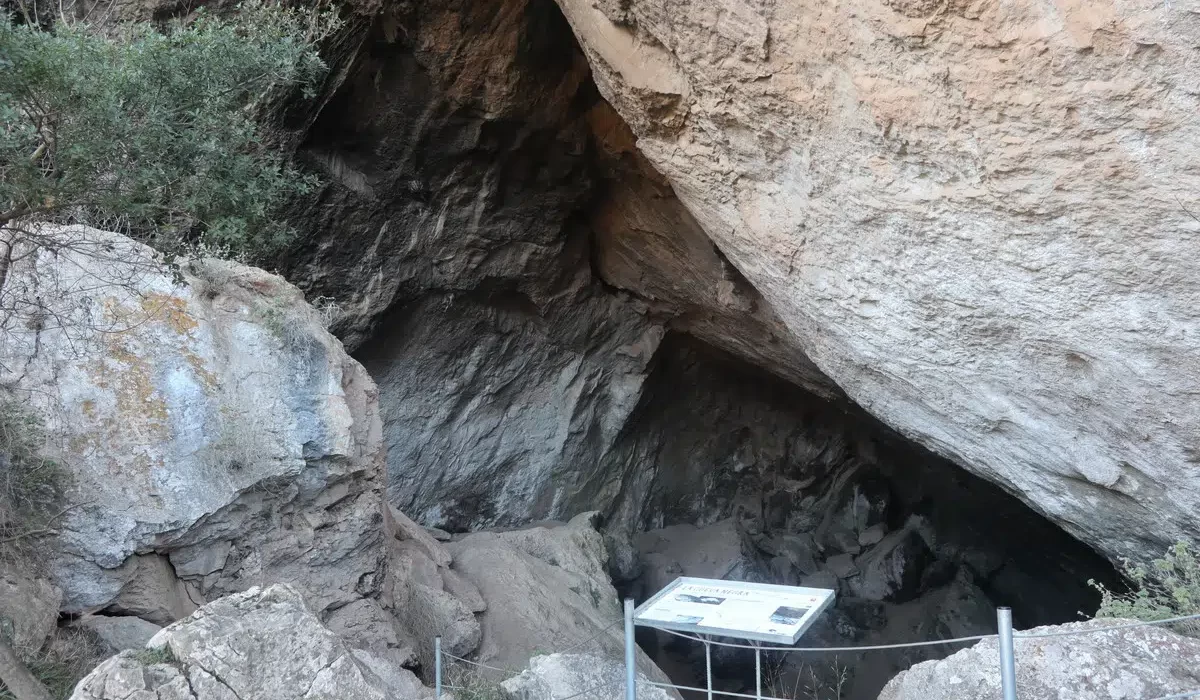 Entrada de la Cueva Negra de Montanejos