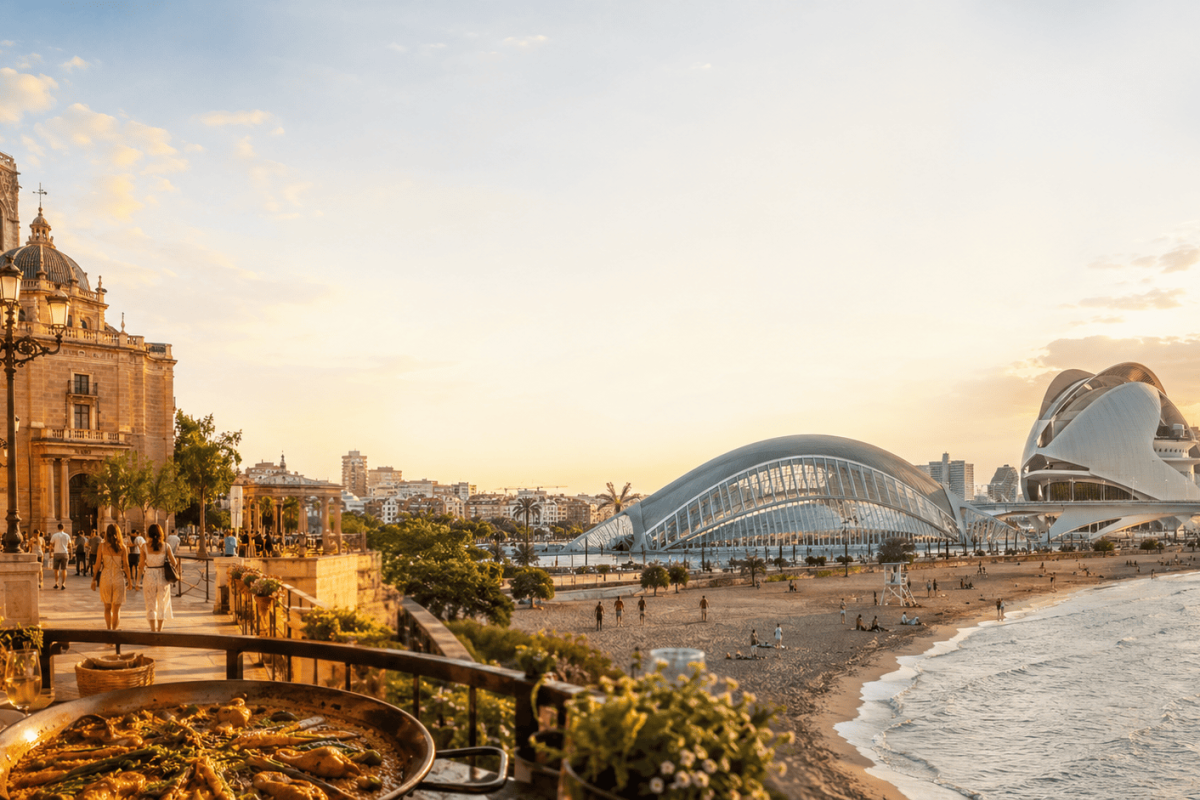 Vista panorámica de Valencia con lugares turísticos, arquitectura mediterránea y experiencias para descubrir la ciudad
